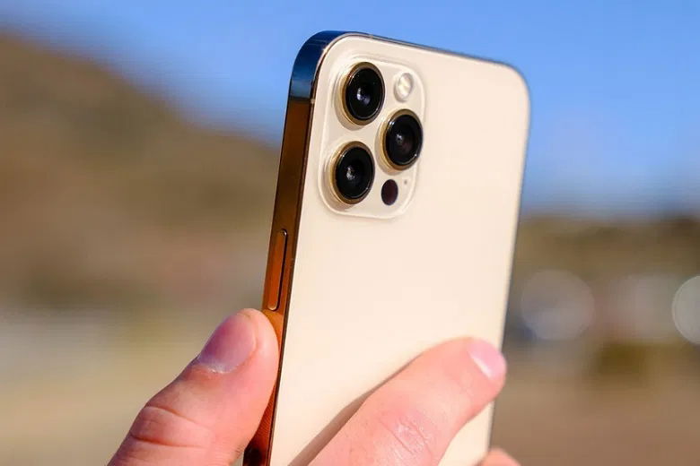 iPhone 12 Series Cũ kiểm tra bề ngoài máy
