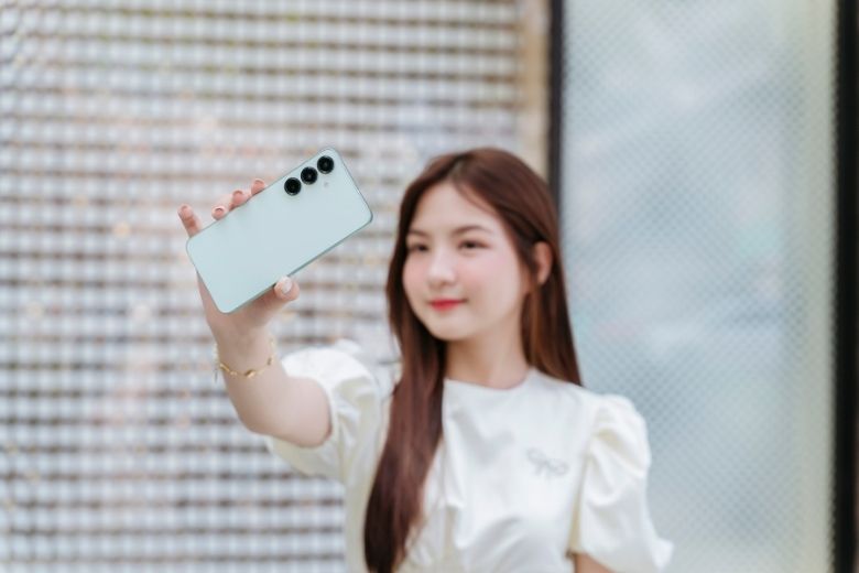 Pin bền bỉ với sạc đa dạng