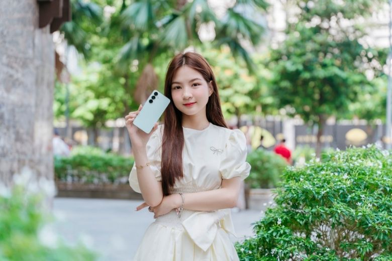 Pin 4000mAh và sạc nhanh đa dạng