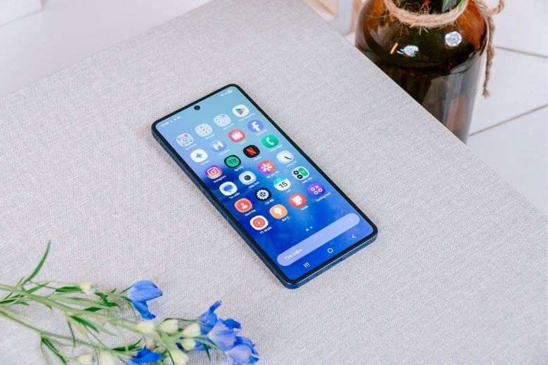 Samsung Galaxy Z Flip7 5G: Pin, sạc và trải nghiệm sử dụng hằng ngày