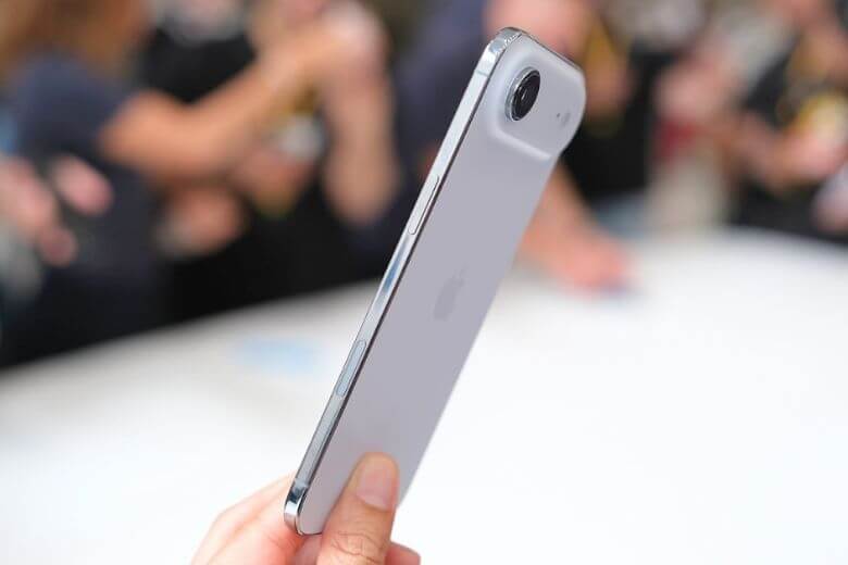 iPhone Air 1TB cũ nổi bật với kháng nước IP68, giải trí đa định dạng, AI thông minh, bảo mật Face ID