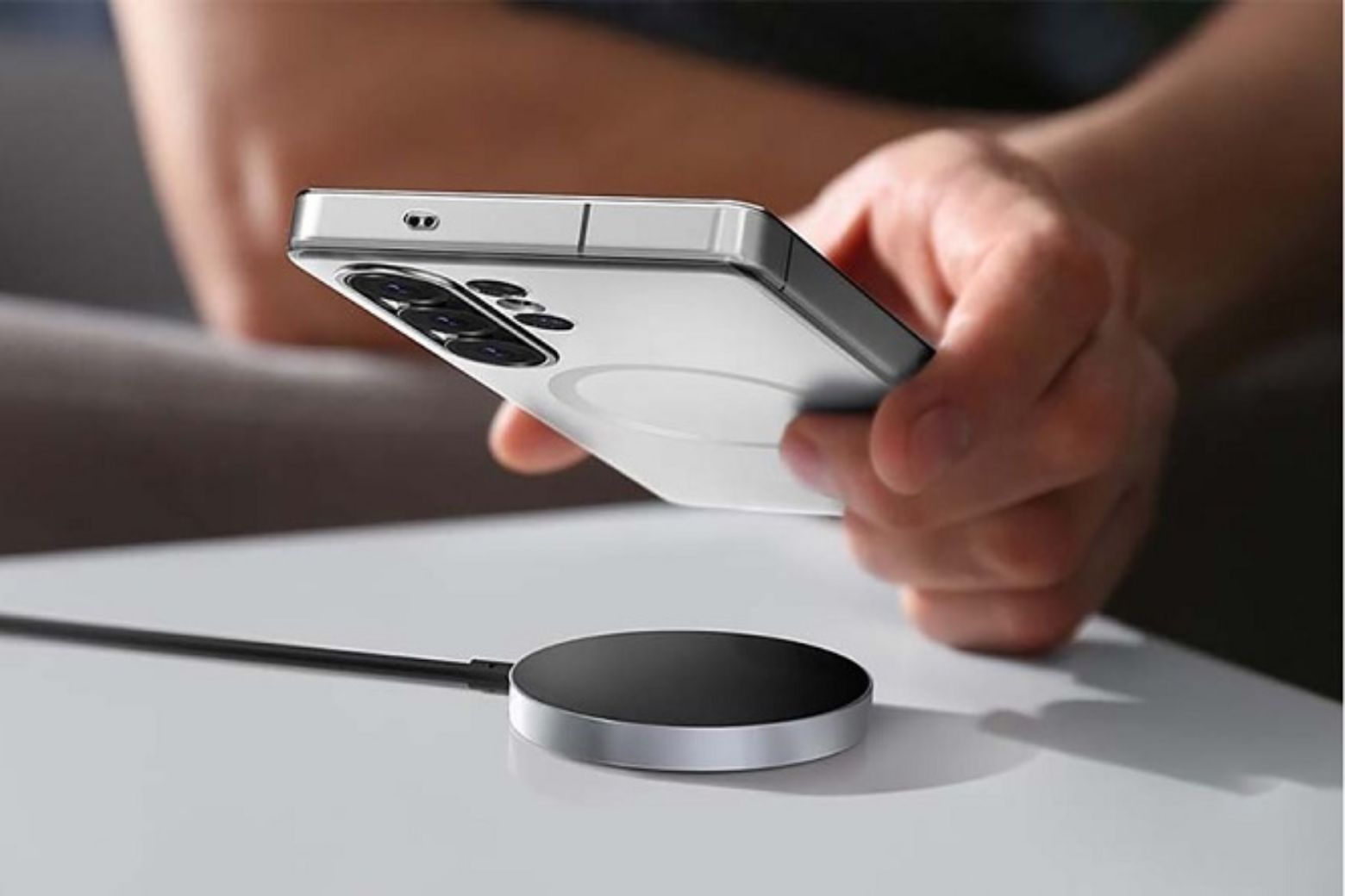 Pin 5000mAh, sạc nhanh 60W