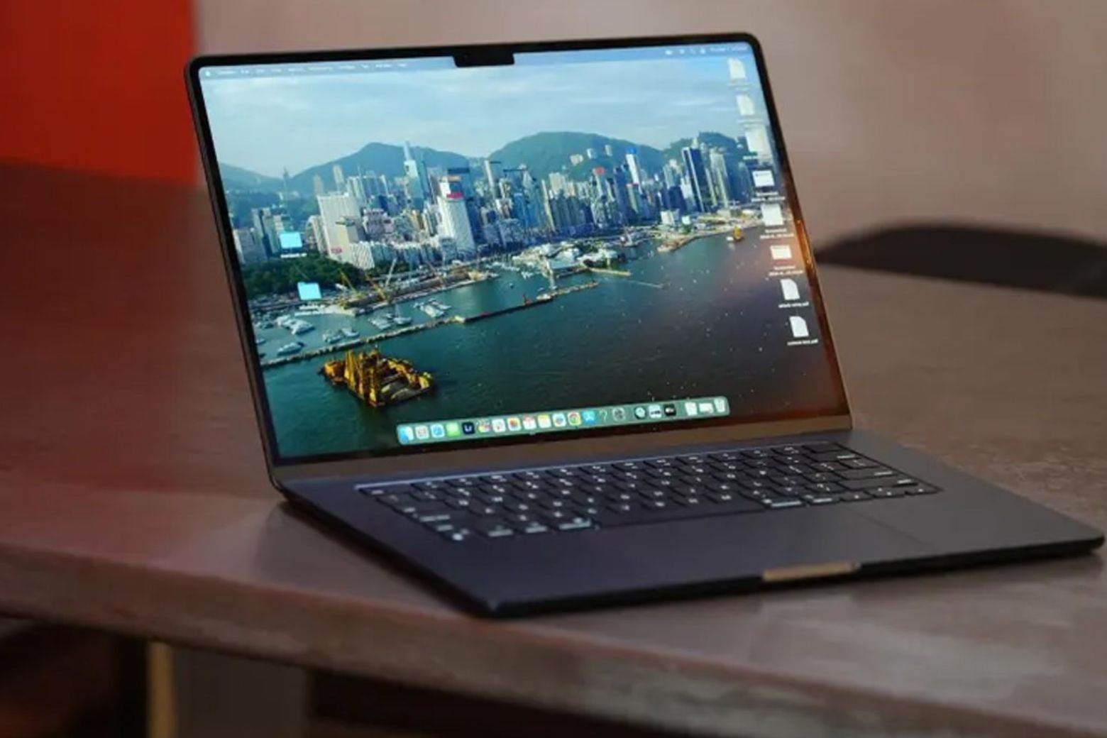 MacBook Air M3 15 inch 8GB/256GB cũ màn hình hiển thị sắc nét