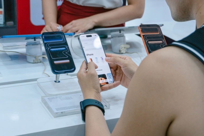 iPhone Air cũ hàng trưng bày