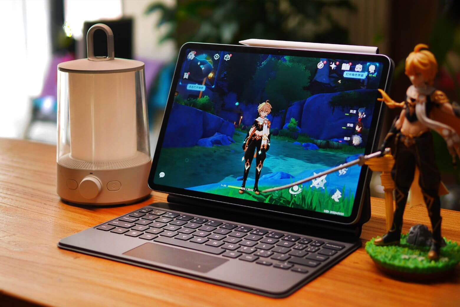 Xiaomi Pad 8 Pro được trang bị con chip Snapdragon 8 Elite (3nm) đỉnh cao nhất hiện nay của Qualcomm với kiến trúc CPU Oryon V2 mới, xung nhịp tối đa 4.32 GHz. Đi kèm là GPU Adreno 830 mạnh mẽ, RAM lên đến 16GB và bộ nhớ UFS 4.1 siêu nhanh.  Hiệu năng Xiaomi Pad 8 cũng không kém cạnh với chip Snapdragon 8s Gen 4 (4nm), CPU 8 nhân đạt xung nhịp 3.21 GHz, GPU Adreno 825 và RAM tối đa 12GB. Cả hai phiên bản này đều có khả năng xử lý mượt mà các tác vụ nặng như chơi game đồ họa cao, render video 4K hay chạy nhiều ứng dụng cùng lúc mà không gặp tình trạng giật lag. 