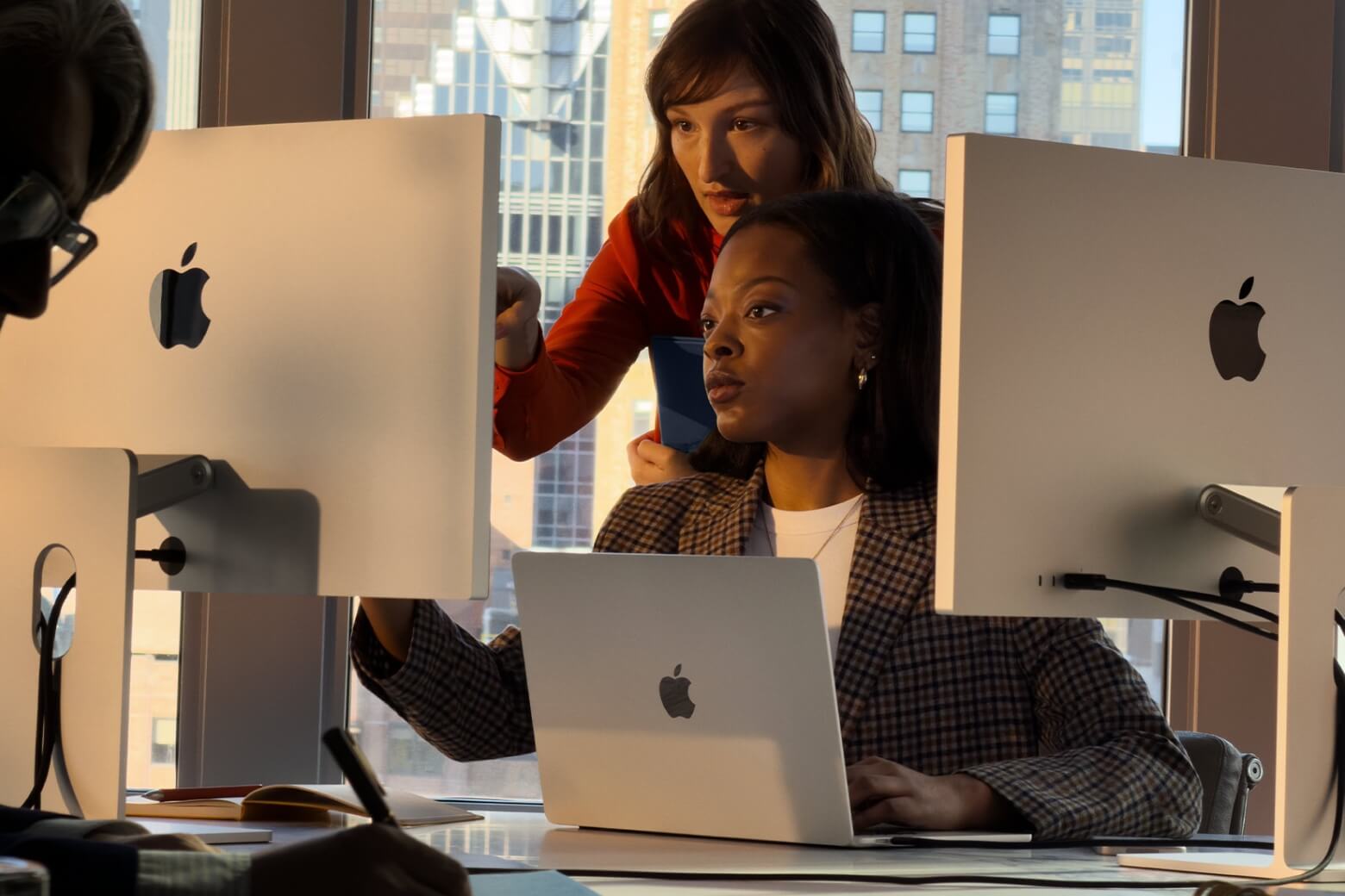 MacBook Air M5 2026 camera hiện đại, khả năng kết nối nhanh chóng