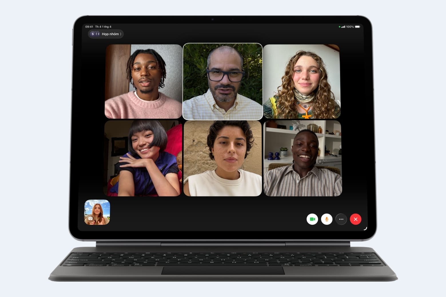 Camera 12MP Center Stage phục vụ học tập và họp trực tuyến