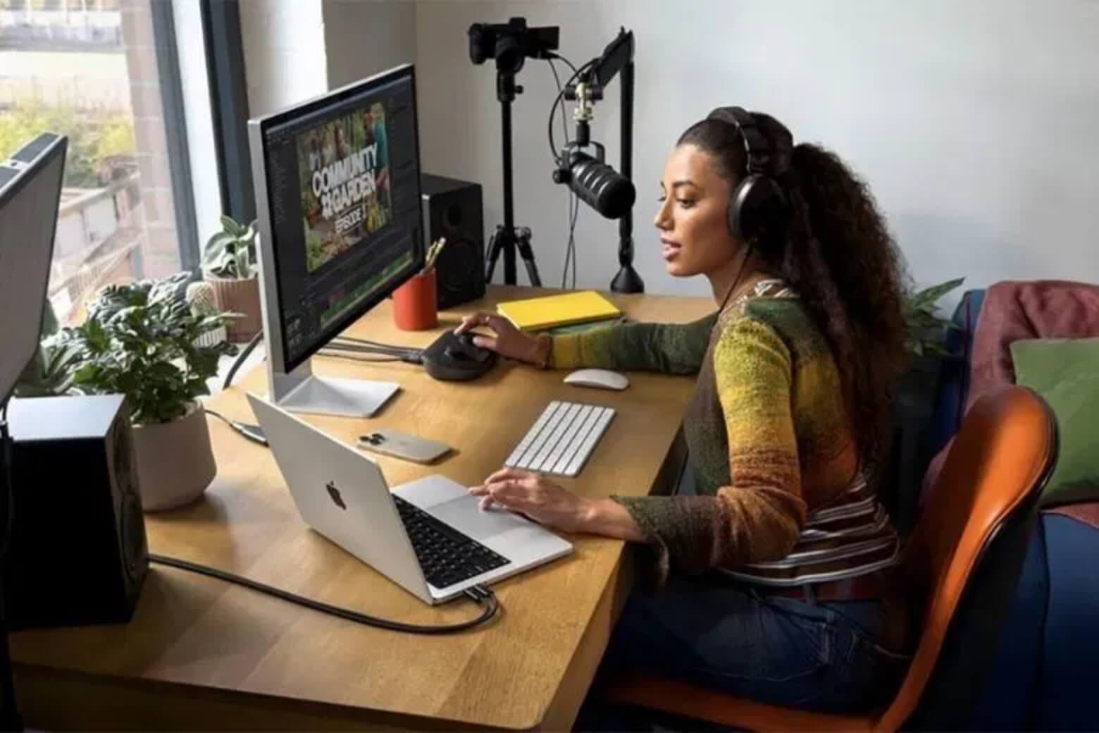 MacBook Pro 2026 16 inch với Wi-Fi 7, 3x Thunderbolt 5 (120Gb/s), Bluetooth 6.0 và các cổng kết nối đầy đủ.