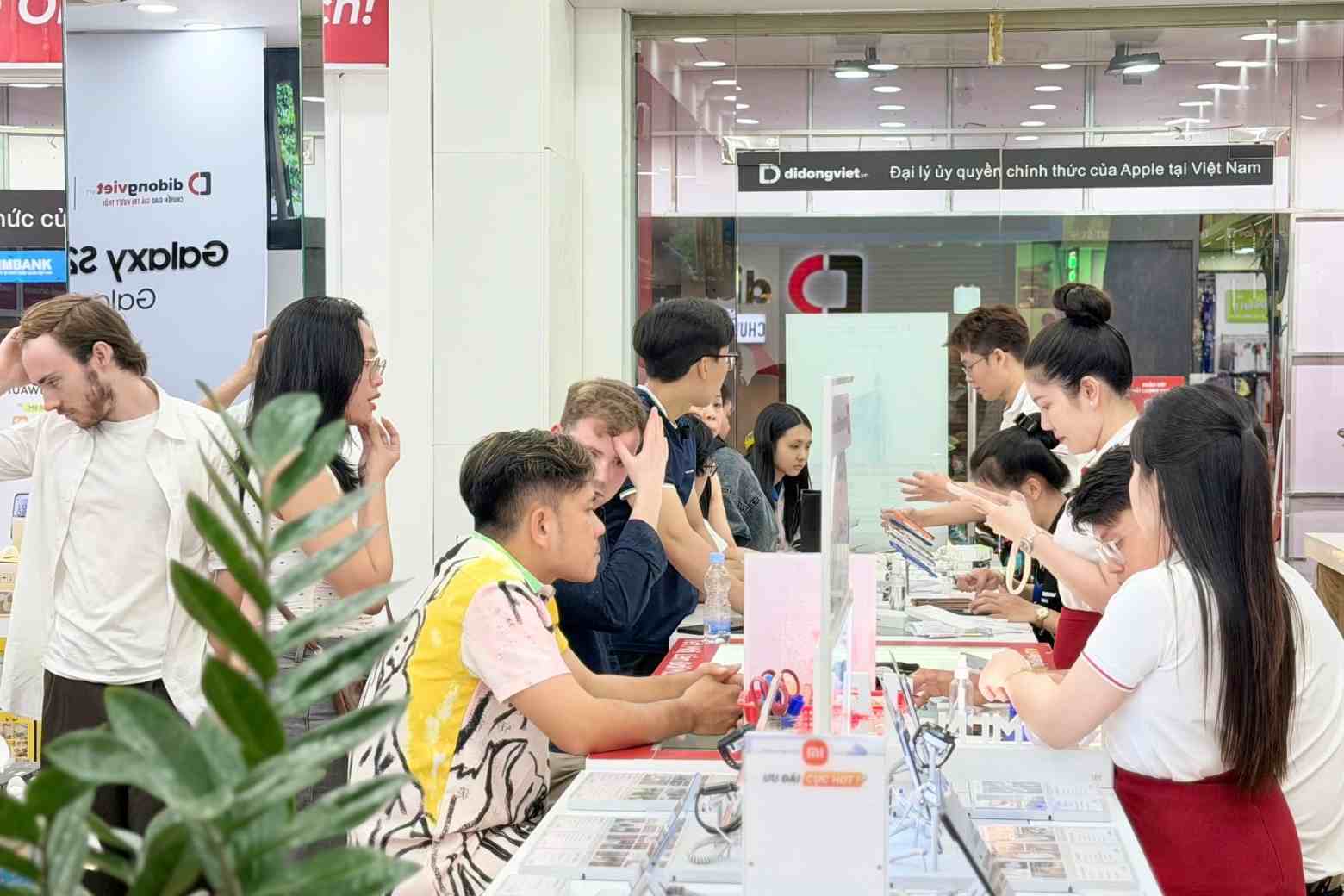 MacBook Air M5 13 inch 16GB/1TB bảo hành rõ ràng