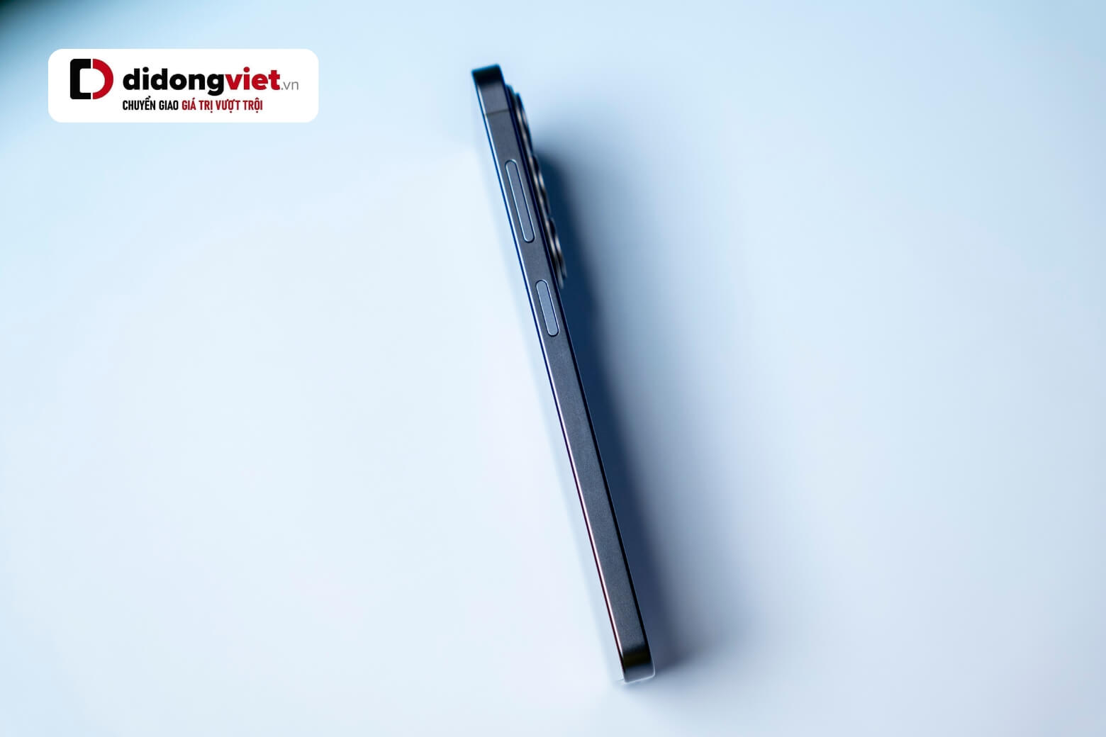 Galaxy S26 512GB sở hữu thiết kế nhẹ nhàng 167g với kích thước 71.7 x 149.6 x 7.2mm