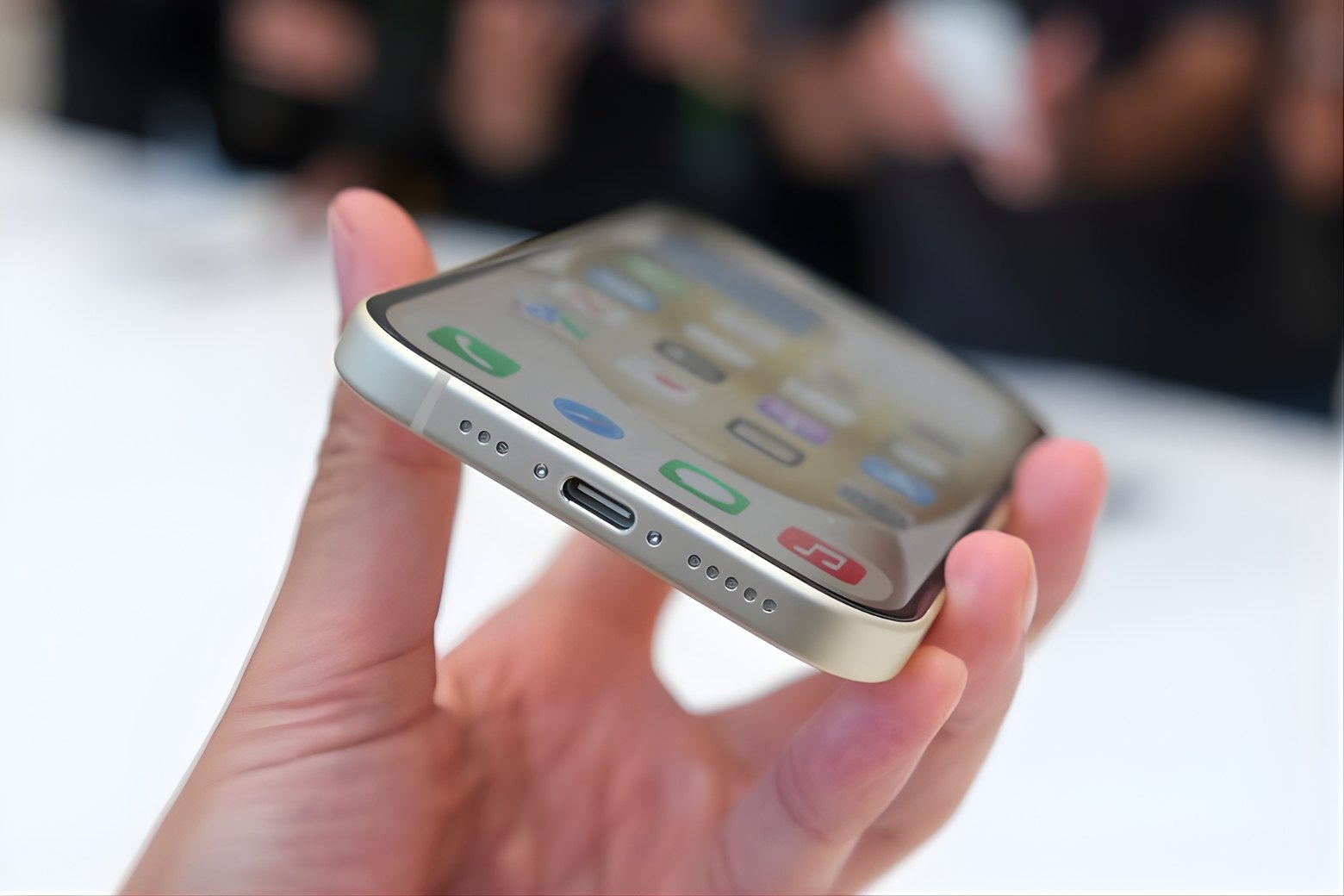 iPhone 15 cổng USB C tiện dụng