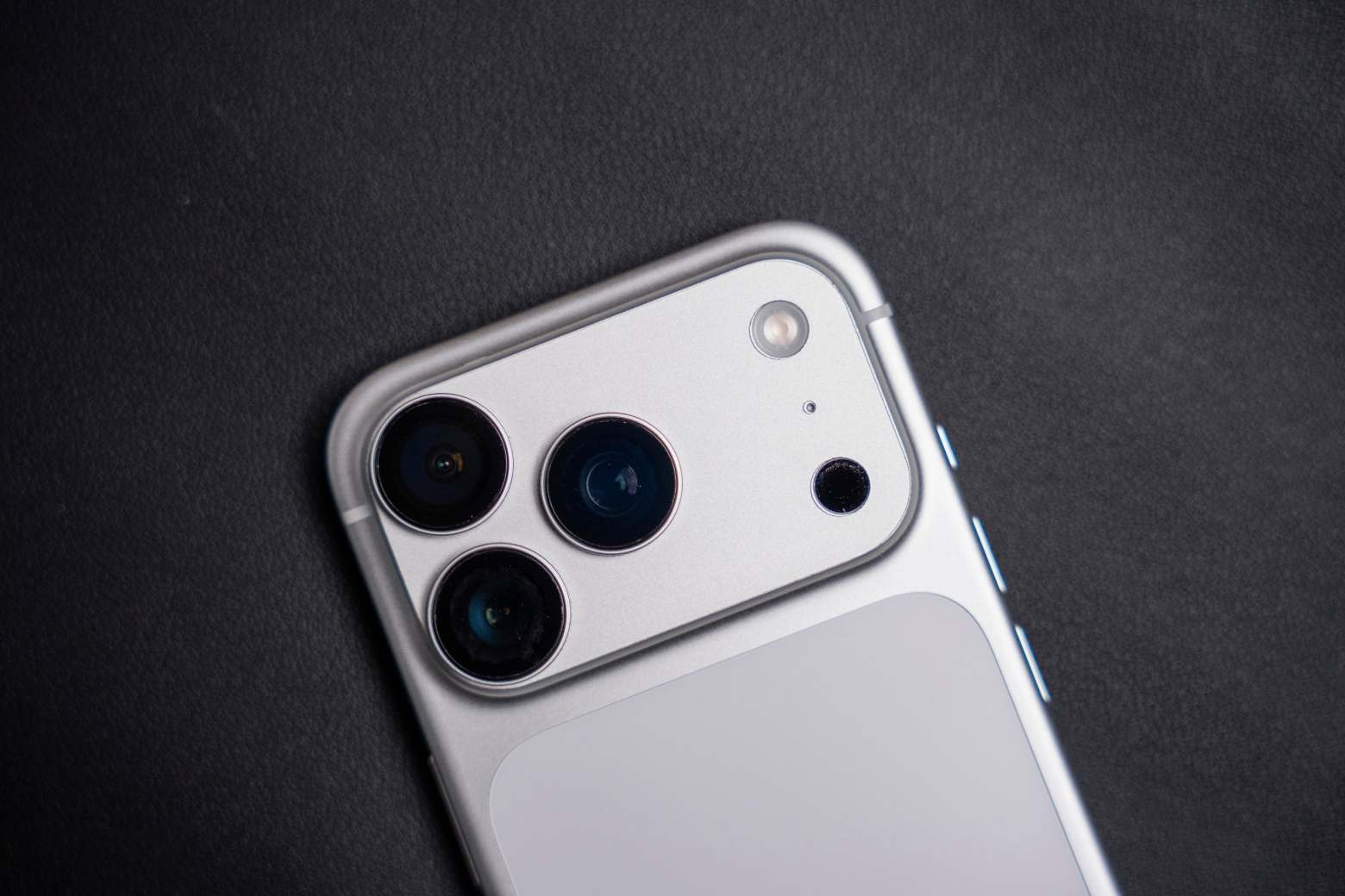 iPhone 17 Pro 256GB cụm camera 48MP Pro Fusion