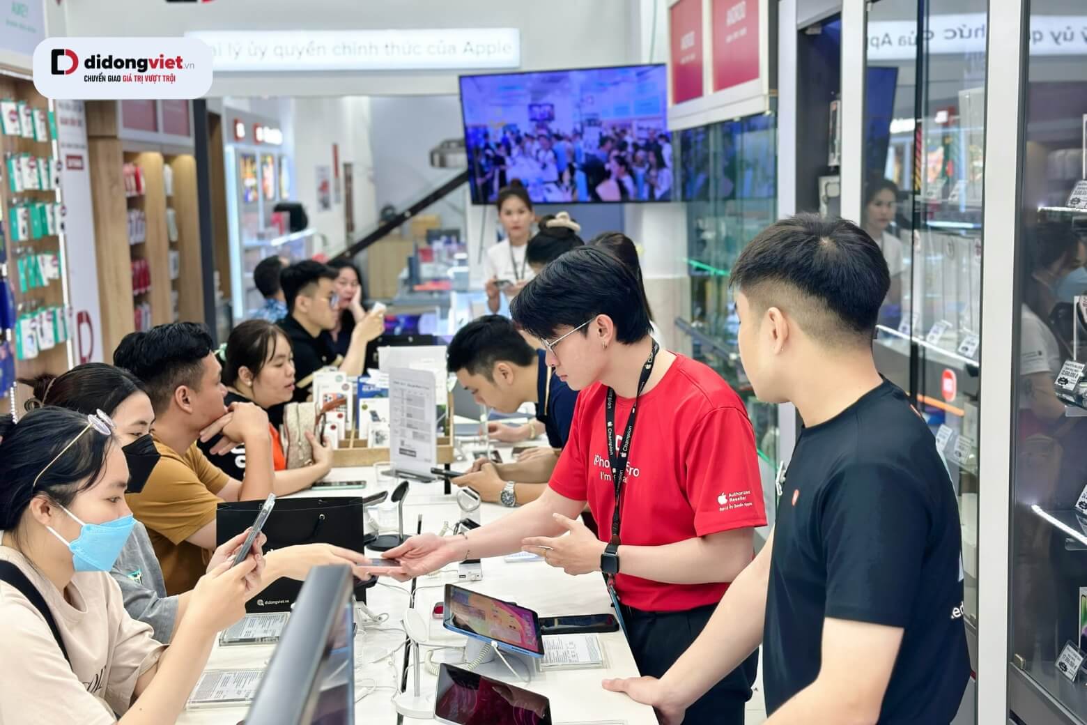 Di Động Việt cam kết máy chính hãng, bảo hành rõ ràng và hỗ trợ 1 đổi 1 trong 33 ngày nếu lỗi nhà sản xuất.