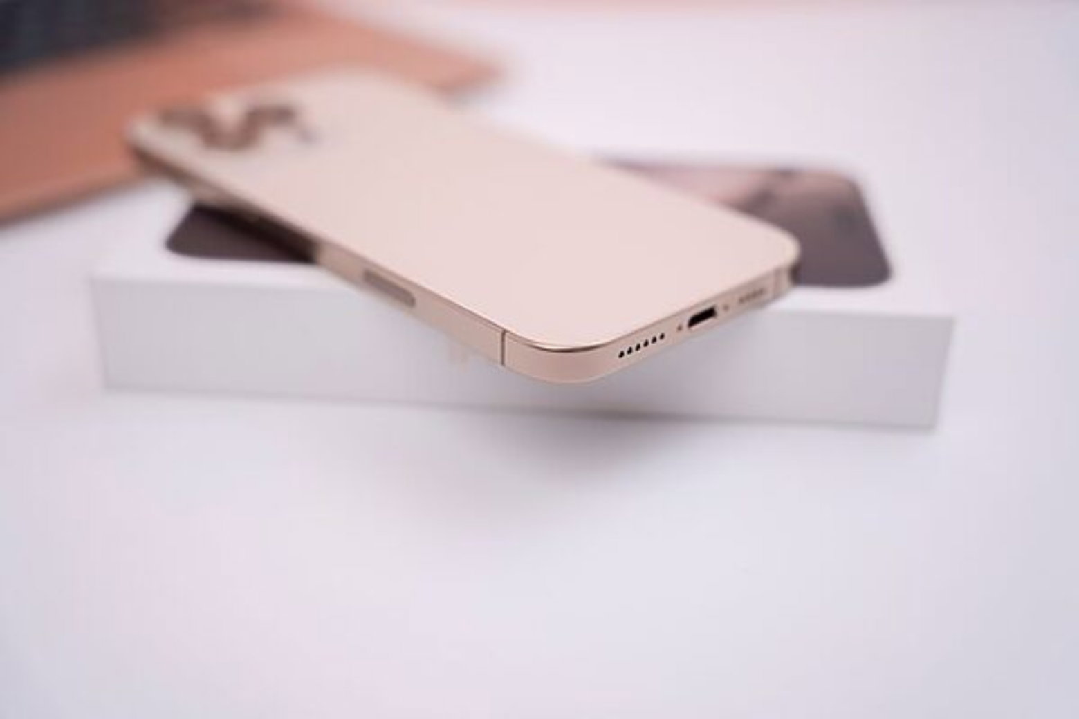 Tản nhiệt và tối ưu RAM cho tác vụ AI trên iPhone 16 Pro