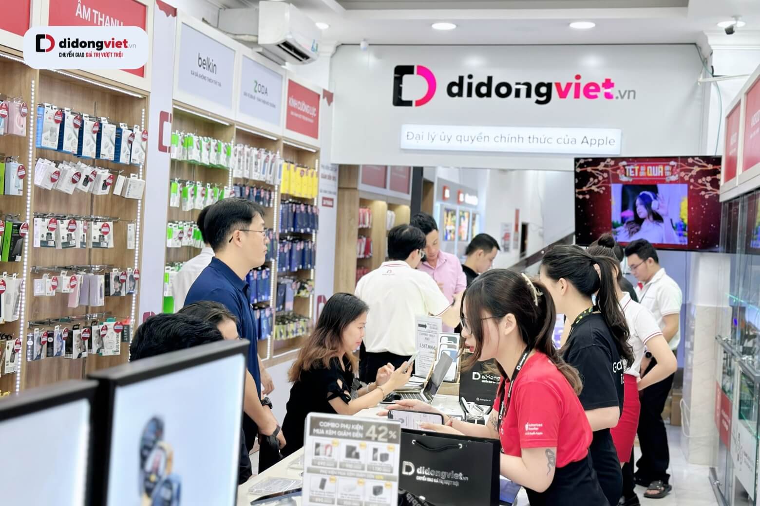 Hậu mãi vượt chuẩn giúp việc mua iPhone chính hãng an tâm hơn nhiều so với đánh đổi rủi ro bằng máy xách tay giá rẻ. Hậu mãi vượt chuẩn giúp việc mua iPhone chính hãng an tâm hơn nhiều so với đánh đổi rủi ro bằng máy xách tay giá rẻ.