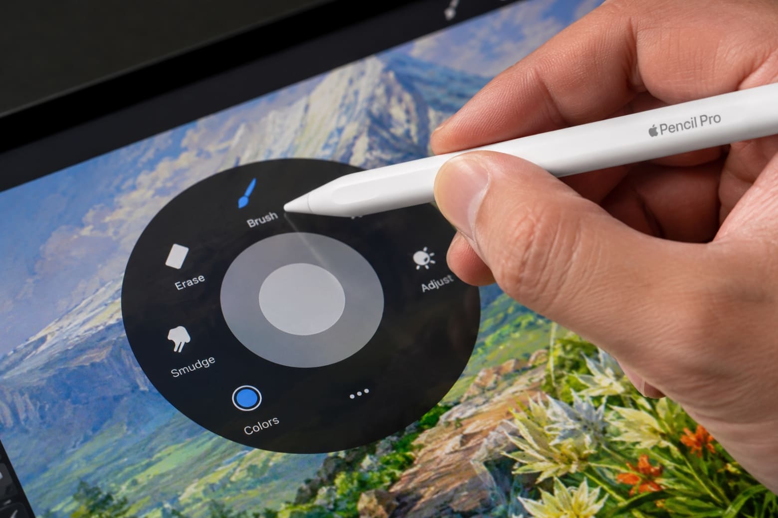  Thao tác bóp trên Apple Pencil Pro kết hợp sức mạnh xử lý của iPad Air M4 chính hãng VN/A