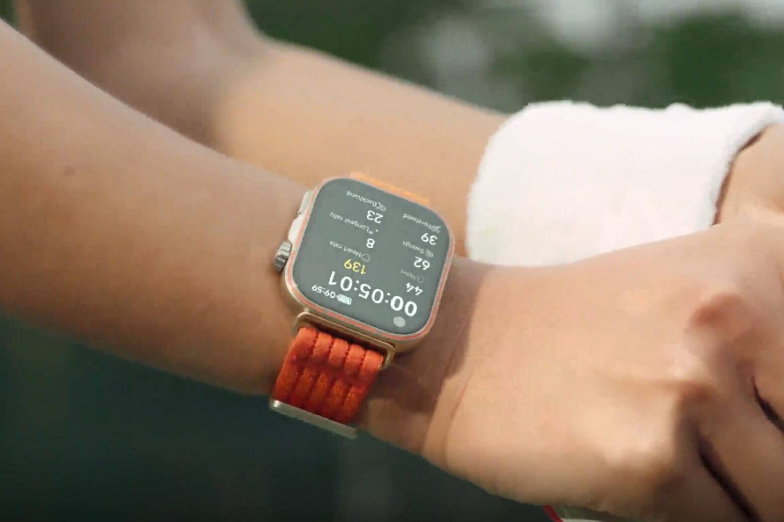 Thiết bị sở hữu GNSS đa băng tần chính xác cao, hỗ trợ bản đồ golf và chuẩn lặn 40m cho trải nghiệm thể thao chuyên nghiệp.