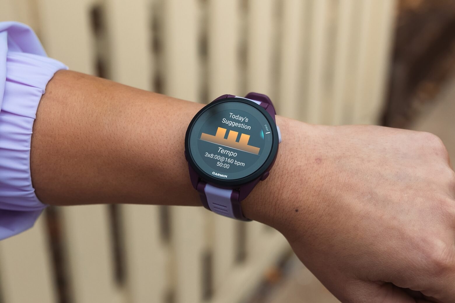 Garmin Forerunner 165 khả năng đọc thông số ngoài nắng gắt