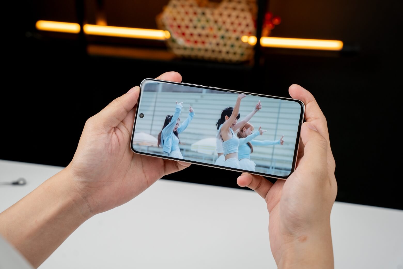 Helio G200-Ultra cùng RAM mở rộng 24GB giúp Redmi Note 15 Pro đa nhiệm mượt mà và hạn chế tải lại ứng dụng.