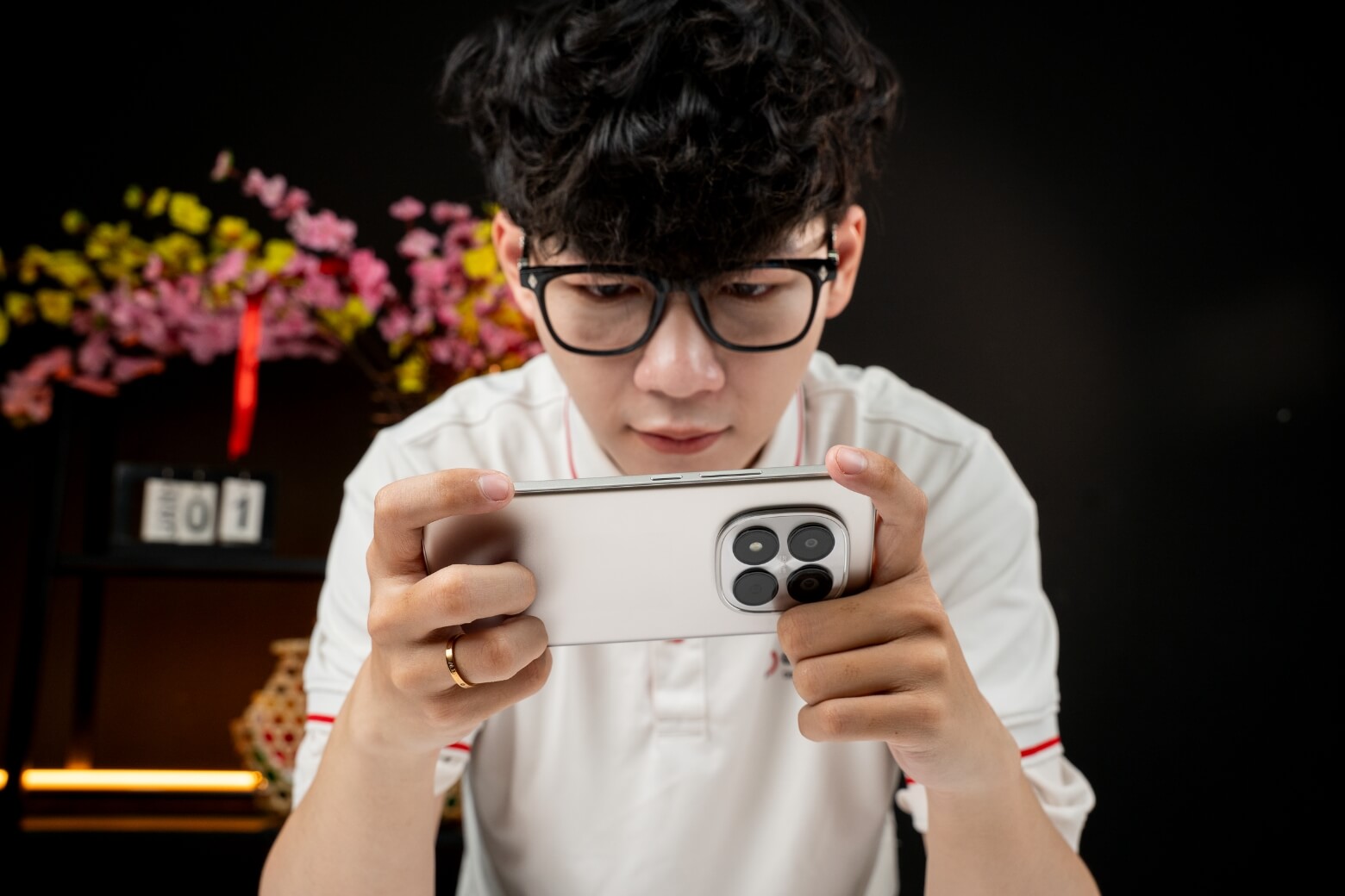 HyperOS 2.0 giúp Redmi Note 15 Pro mượt bền và hỗ trợ gọi offline không cần sóng.