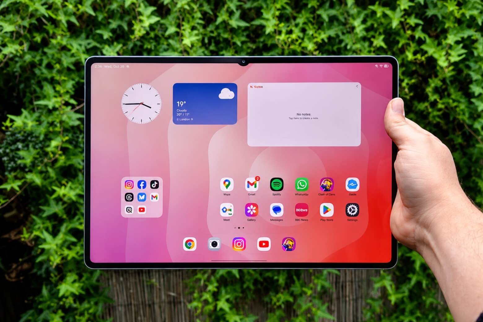Samsung Galaxy Tab S11 Ultra cảm giác cầm nắm chắc chắn