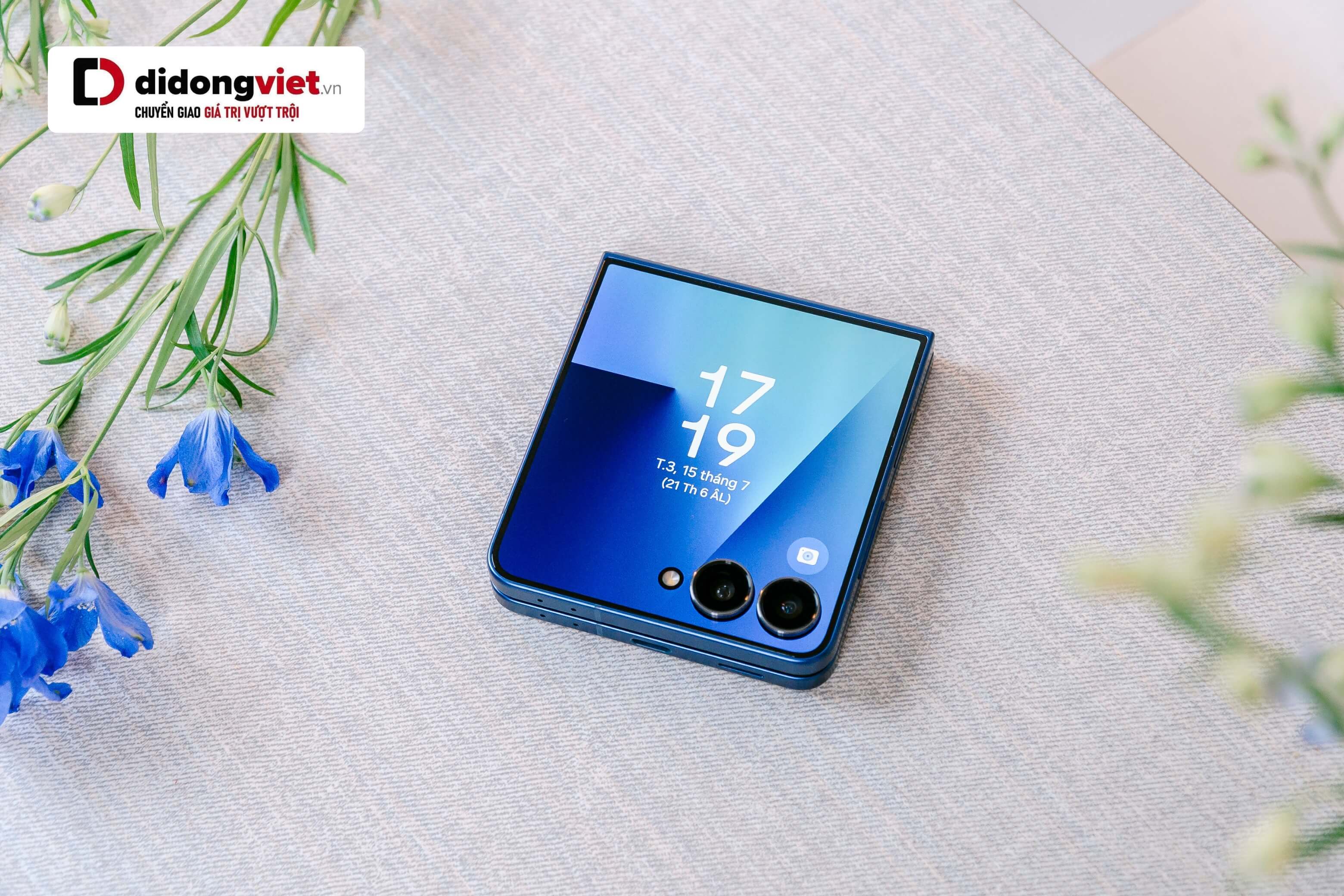 Galaxy Z Flip7 “chín” sau 1 năm, giá tốt và ưu đãi mạnh nhất tháng 6/2026.