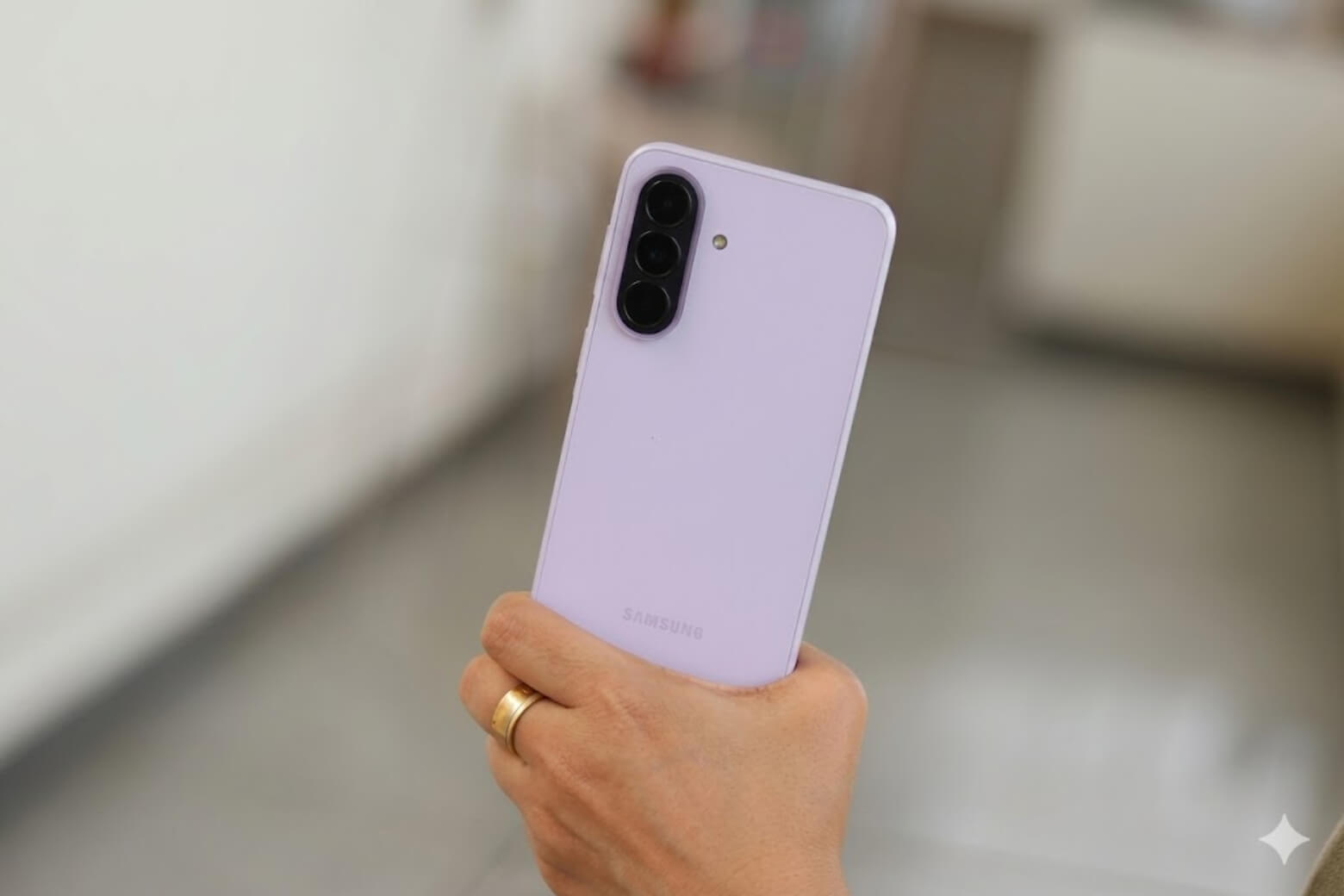 Camera 50MP chống rung OIS cùng selfie 4K đáp ứng tốt nhu cầu chụp ảnh và sáng tạo nội dung. Camera 50MP chống rung OIS cùng selfie 4K đáp ứng tốt nhu cầu chụp ảnh và sáng tạo nội dung.