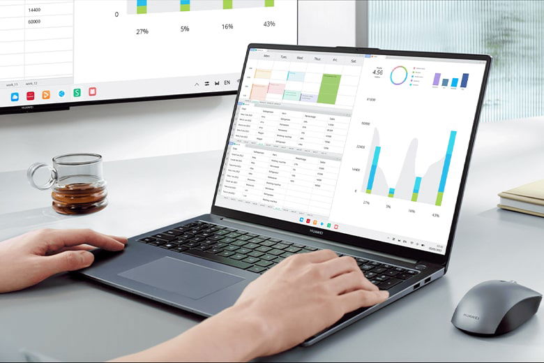 Tỉ lệ khung hình của máy ở mức 16:10, chiếm 90% so với toàn bộ thân máy