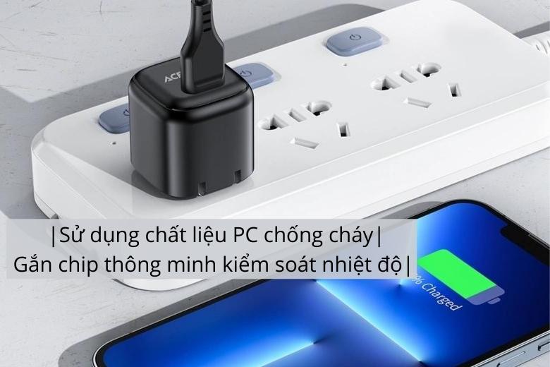 Củ sạc trang bị bên ngoài lớp chất liệu PC chống cháy