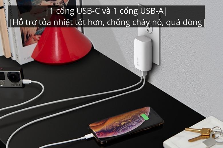 Sản phẩm sở hữu 2 cổng sạc sạc nhanh cho thiết bị hỗ trợ USB-C PD khi bạn sạc thiết bị, 1 cổng USB-C và 1 cổng USB-A.