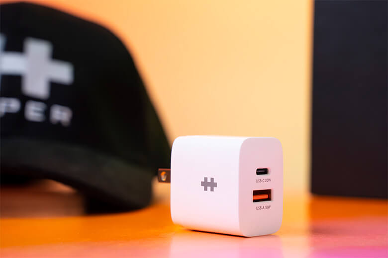 củ sạc HyperDrive còn được trang bị thêm 1 cổng USB-C 20W Quick Charge 3.0 hỗ trợ nâng cao hiệu suất điện năng lên đến 95% trong các cuộc thử nghiệm khắt khe ở nhiệt độ thấp 20 độ C