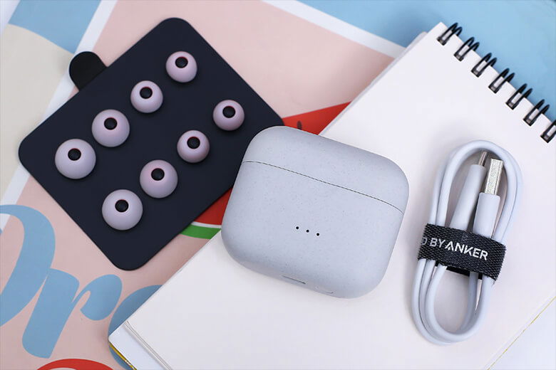 Thiết kế nhỏ gọn, đệm tai êm ái