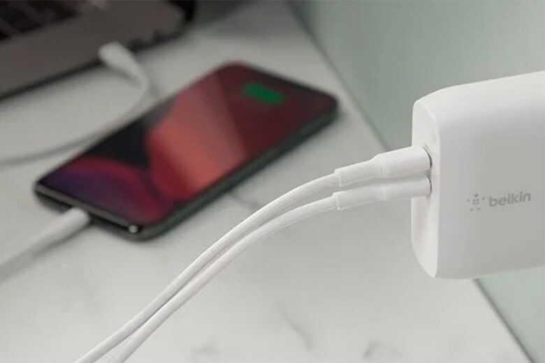 Hỗ trợ sạc nhanh cho cả điện thoại và laptop