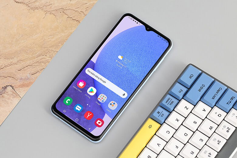trên màn hình được Samsung trang bị kính cường lực mang tên Corning Gorilla Glass 5