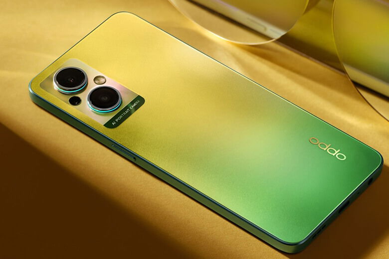 Mặt lưng được OPPO sử dụng công nghệ Glow với hàng triệu cấu trúc tinh thể được xếp theo hình kim tự tháp để có thể tạo ra phần ốp lưng có khả năng đổi màu óng ánh