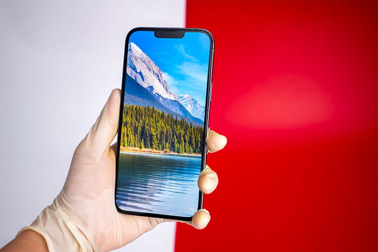 Màn hình notch thu nhỏ với tốc độ làm tươi 120 Hz