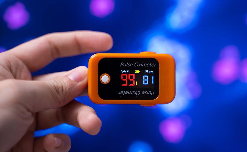 Máy đo nồng độ Oxy SPO2 BERRY BM1000C-Màu trắng