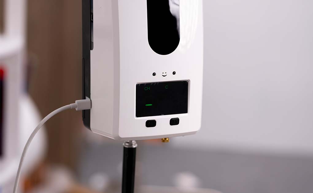 Máy xịt khử khuẩn và Đo nhiệt độ tự động V18 PRO-Màu đen