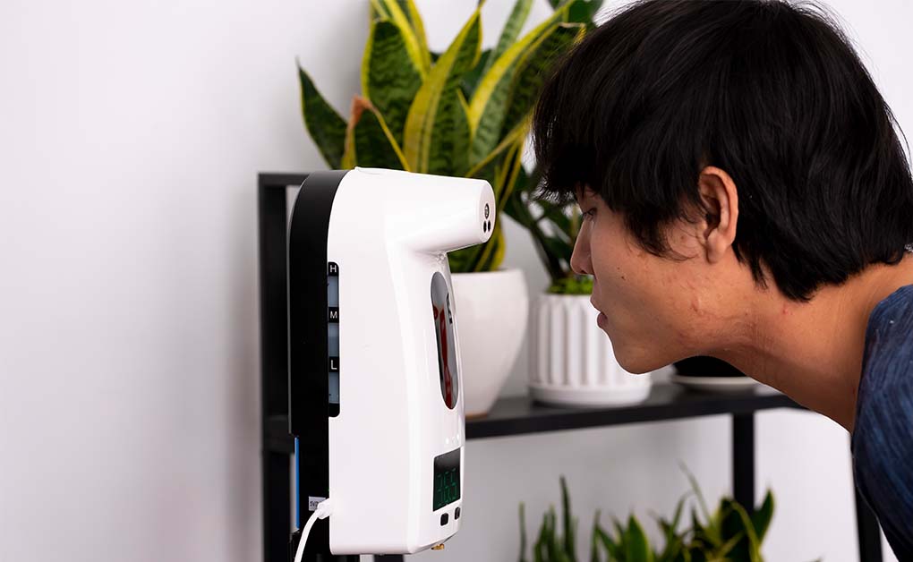 Máy xịt khử khuẩn và Đo nhiệt độ tự động V18 PRO-Màu đen