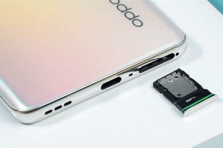 Các cổng kết nối của OPPO RENO8 T 5G