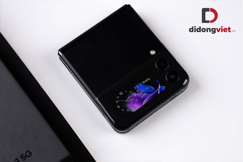 Galaxy Z Flip 3 có cụm camera ấn tượng