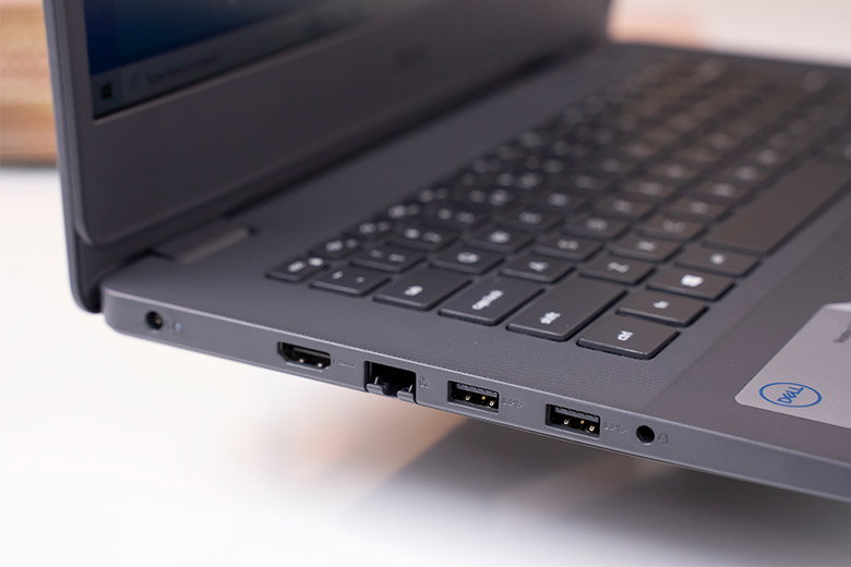 Laptop cũng được trang bị trên mình đầy đủ các cổng kết nối thông dụng