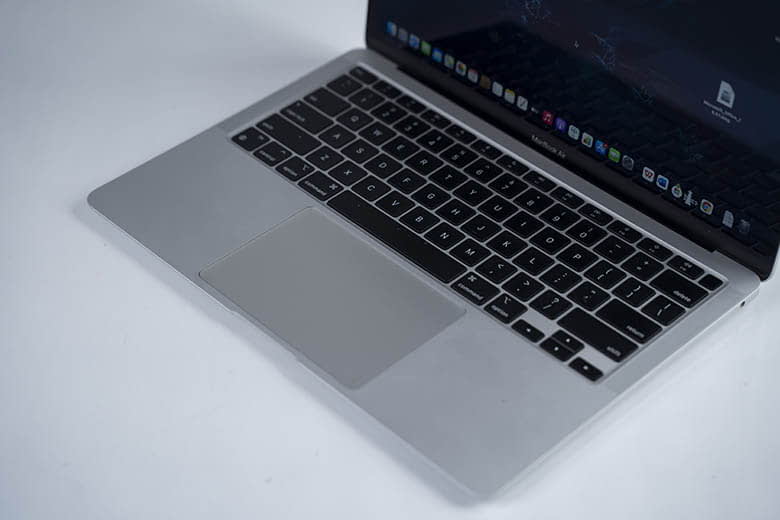 14. MacBook Air M1 có các phiên bản bộ nhớ trong nào?