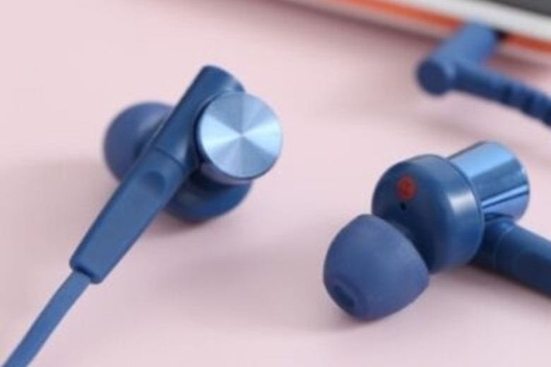 Nhược điểm của tai nghe có dây so với tai nghe không dây