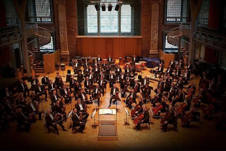 Nhạc chuông độc quyền được biểu diễn bởi dàn nhạc London nổi tiếng