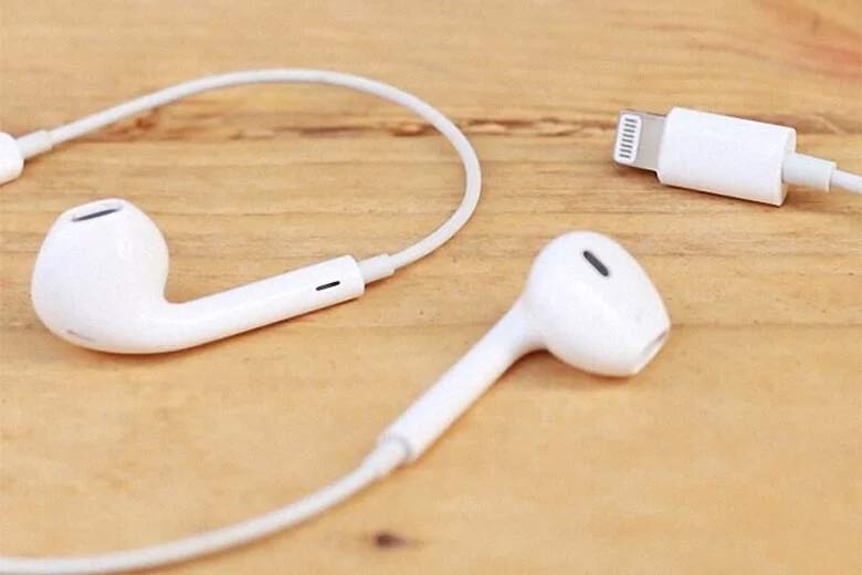 Có nút tăng giảm âm lượng, nhận và dừng cuộc gọi