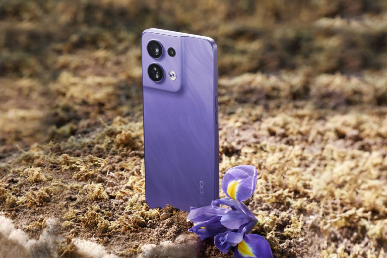 Oppo Reno8 màu tím mộng mơ được điểm tô thêm những màu sắc tựa như đám mây