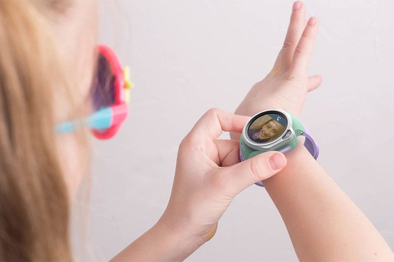 Bậc phụ huynh có thể theo dõi con em dễ dàng thông qua định vị GPS