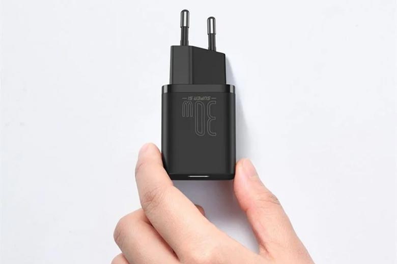 K&iacute;ch thước nhỏ gọn, trọng lượng nhẹ