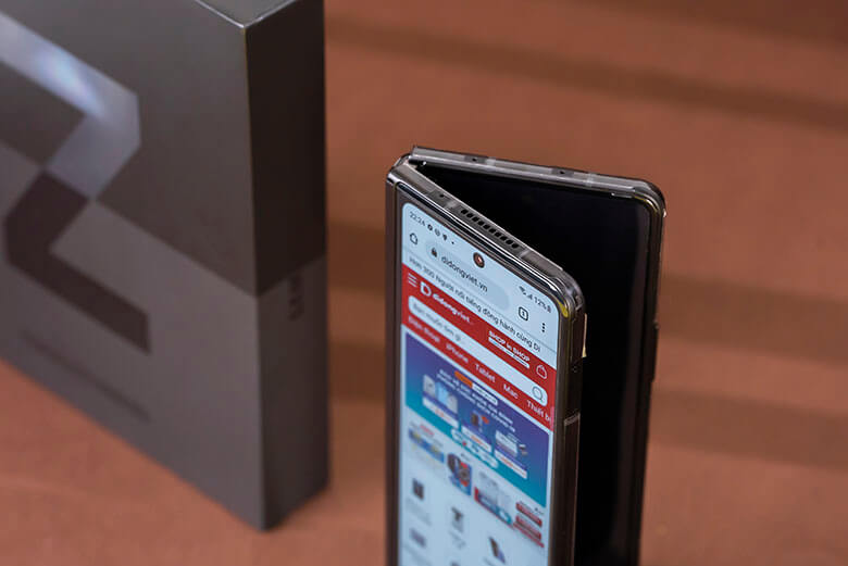 Điện thoại gập ngang